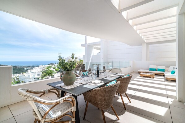 Outdoor dining