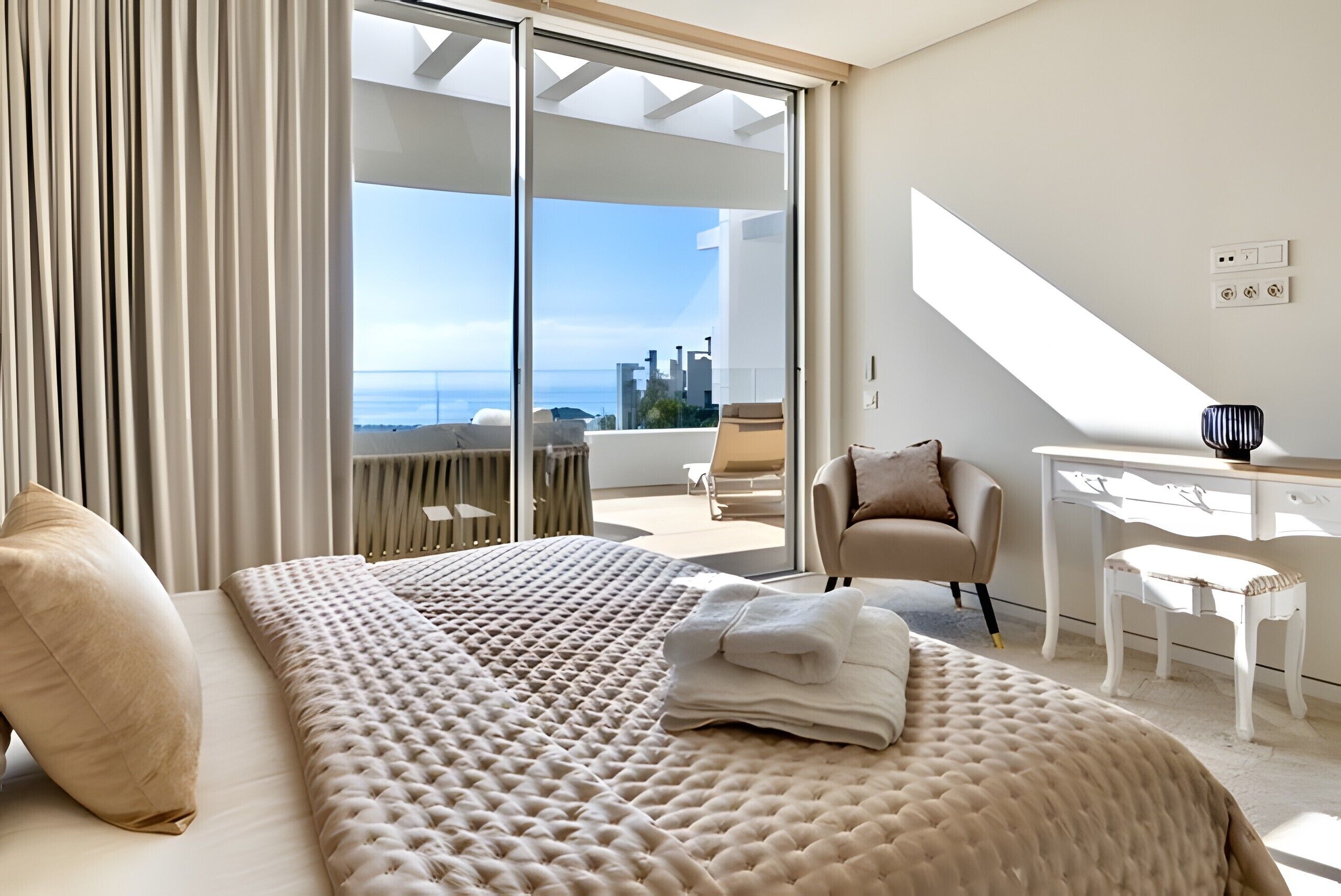 3 chambres, fer et planche à repasser, Wi-Fi gratuit, draps fournis