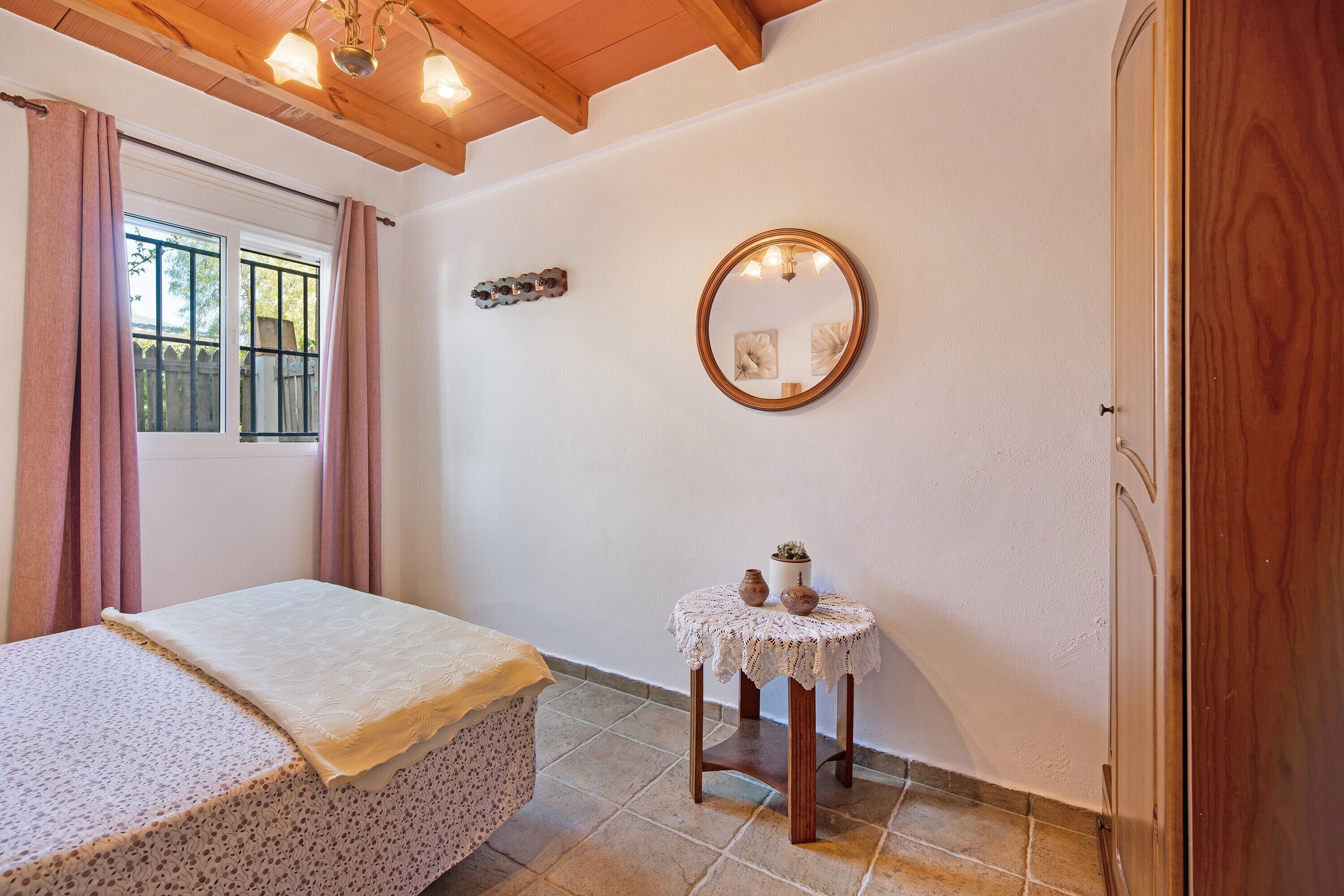 2 chambres, fer et planche à repasser, Wi-Fi gratuit, draps fournis