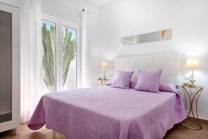 2 bedrooms, free WiFi, bed sheets - Pet-Friendly Villa 'La Casita de la Florida' with Pool & Wi-Fi (Conil de la Frontera)