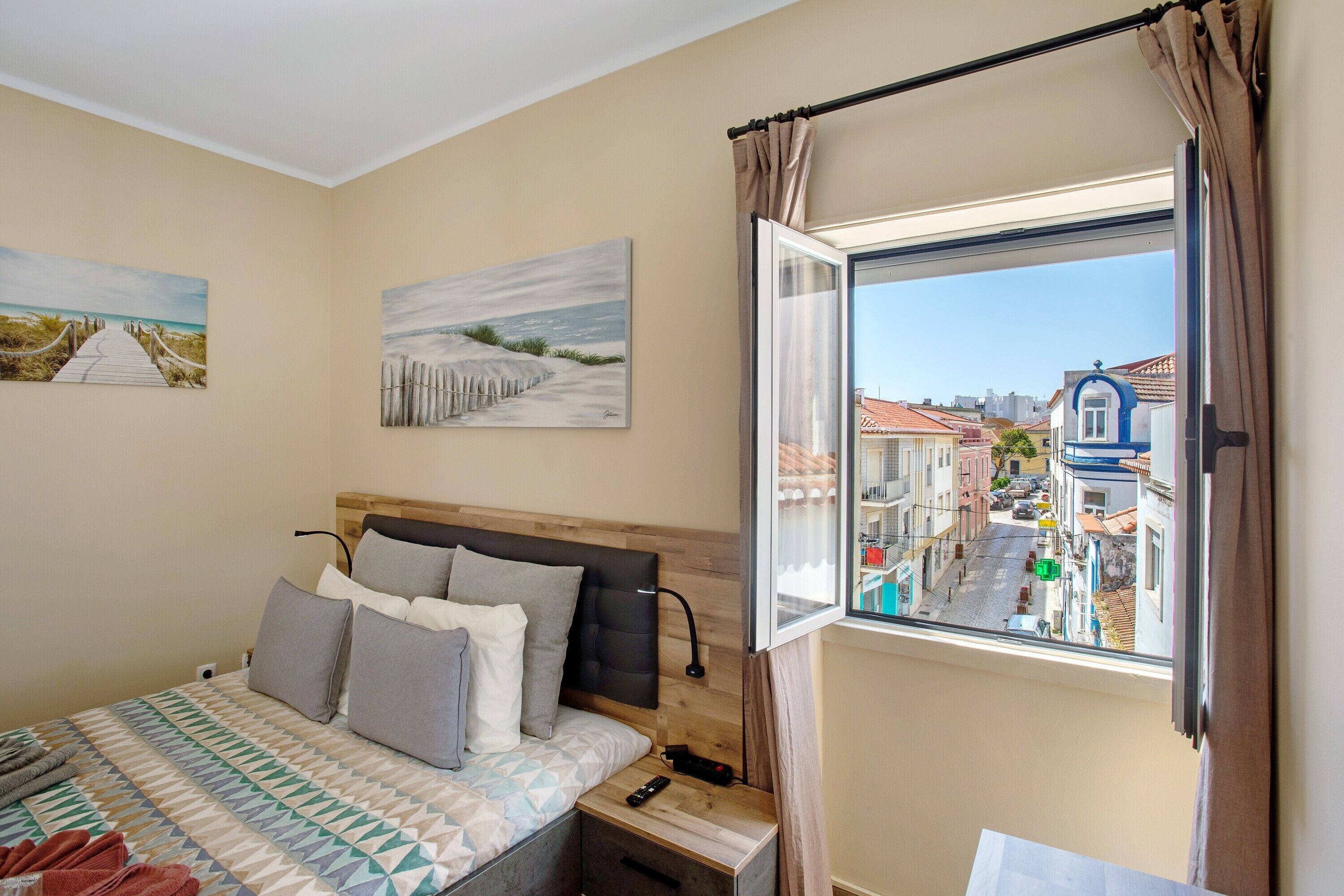 1 habitación, tabla de planchar con plancha, wifi gratis y ropa de cama 