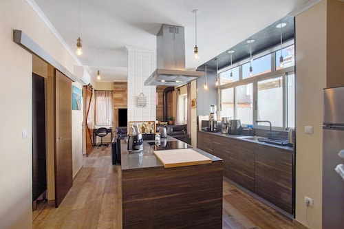 Apartment 'Home Away From Home' with Balcony & Wi-Fi