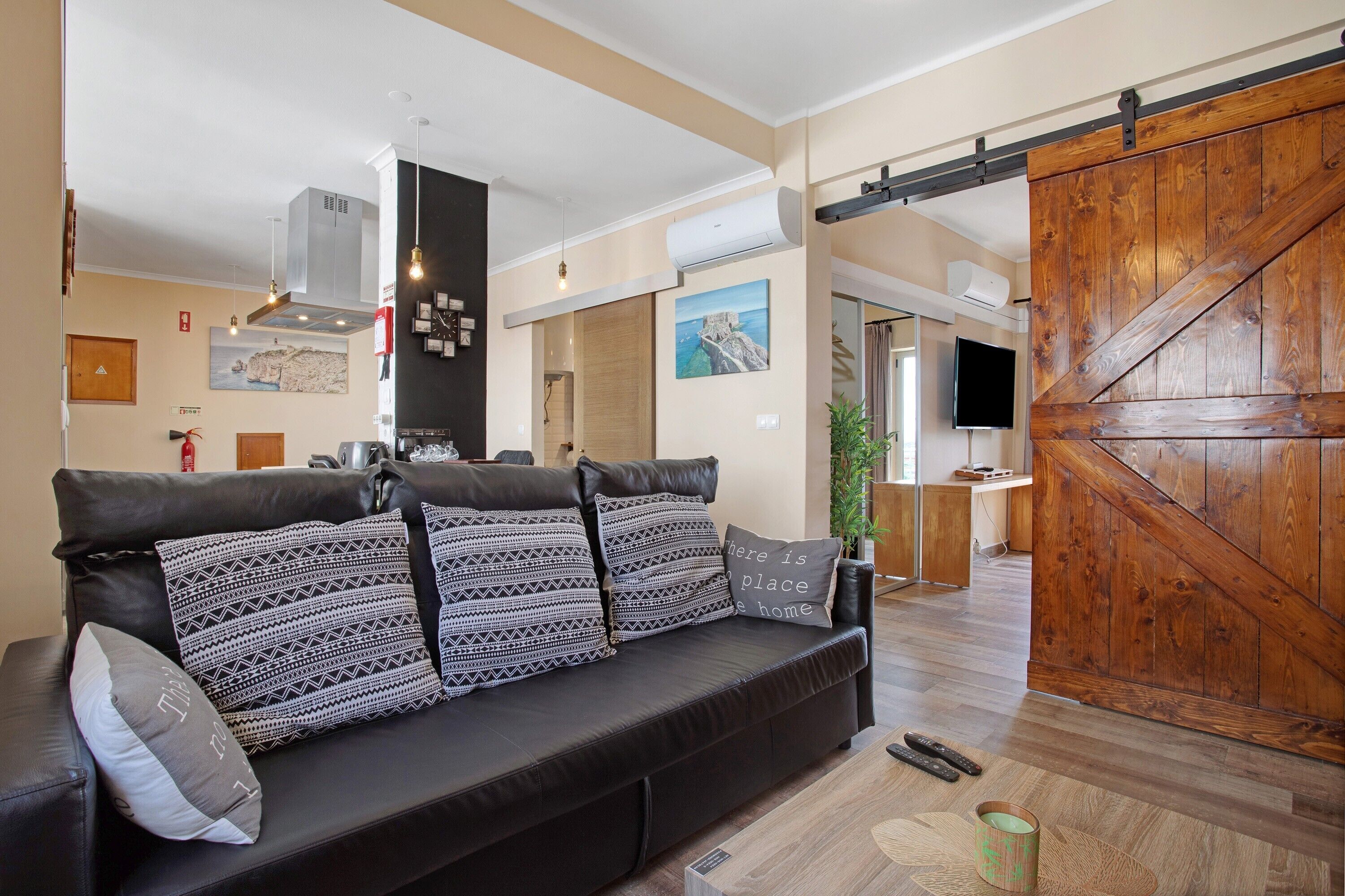 Televisión, chimenea