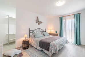 3 quartos, ferros/tábuas de passar roupa, Wi-Fi de cortesia