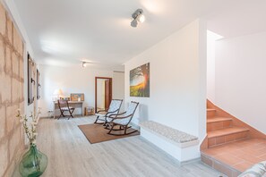 Interior - Holiday Home 'Ca Sa Tia Lluisa' with Sea Views, Wi-Fi, and Air Conditioning (santanyi)