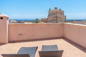 Property grounds - Holiday Home 'Ca Sa Tia Lluisa' with Sea Views, Wi-Fi, and Air Conditioning (santanyi)