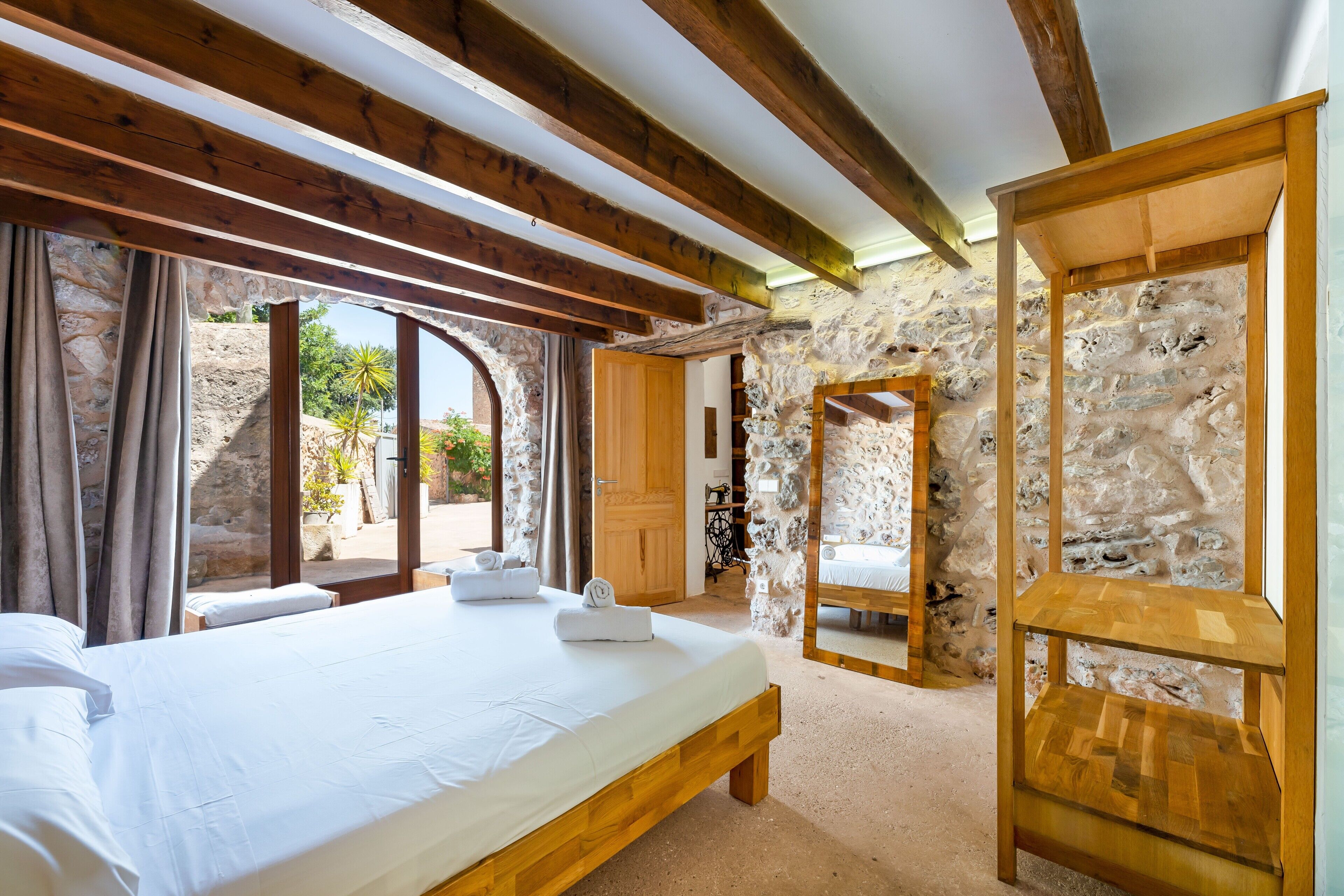 4 chambres, fer et planche à repasser, Wi-Fi gratuit, draps fournis