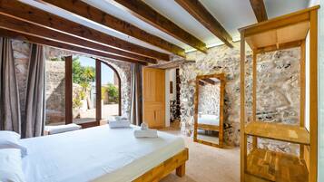 4 chambres, fer et planche à repasser, Wi-Fi gratuit, draps fournis