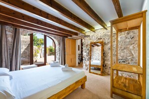 4 slaapkamers, een strijkplank/strijkijzer, gratis wifi, beddengoed