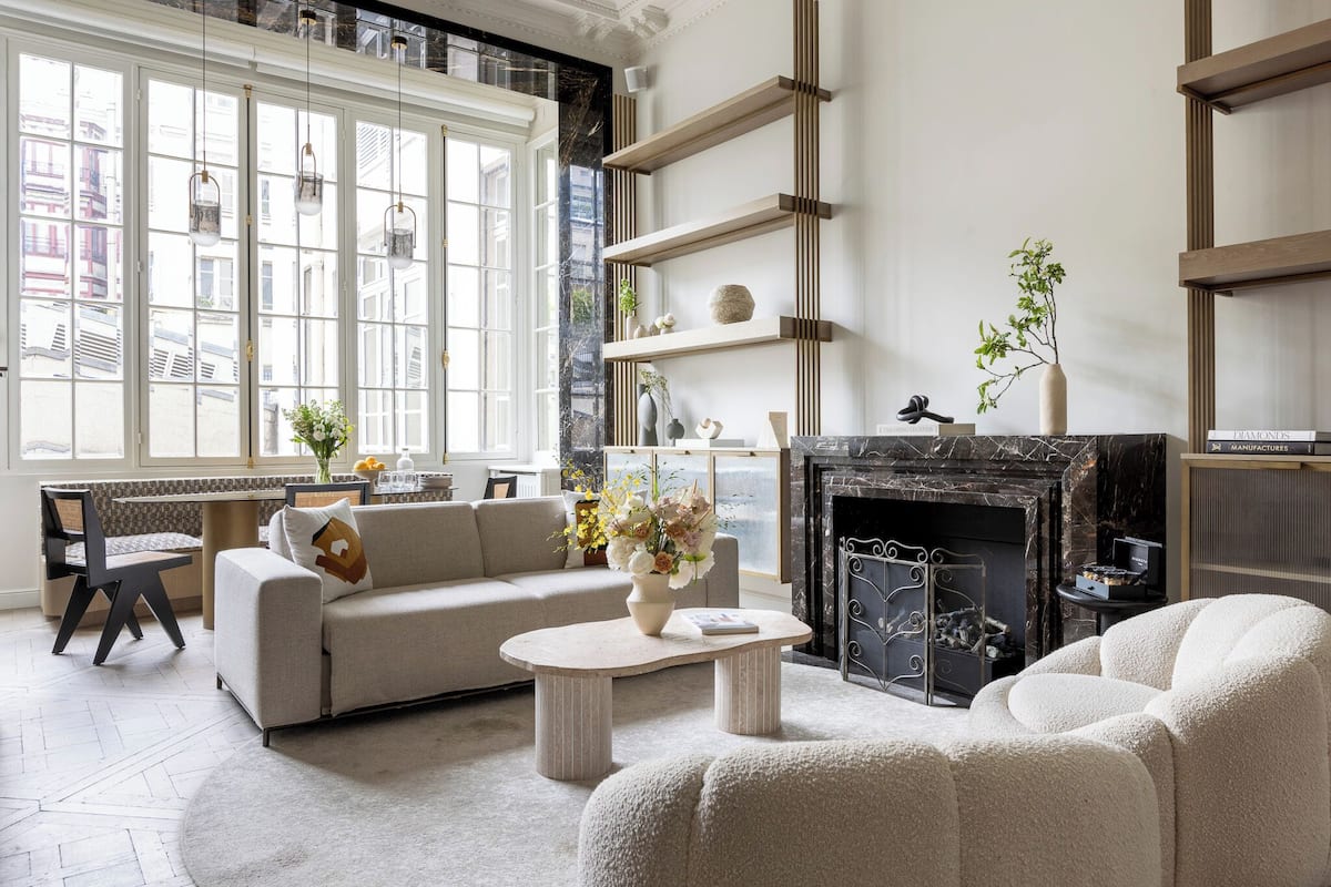 Louvre II | Living area | 100-cm Smart TV with cable channels, fireplace, Netflix