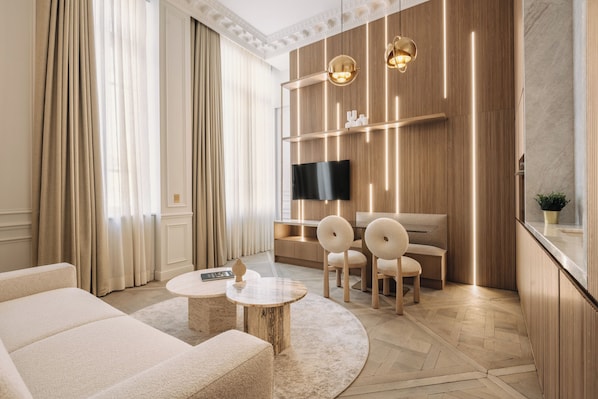 Louvre III | Living area | 100-cm Smart TV with cable channels, fireplace, Netflix