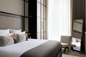 Louvre II | Premium bedding, pillowtop beds, in-room safe, individually decorated