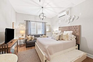 Iron/ironing board, WiFi, bed sheets - Absolute Beach.The Village of South Walton is located on beautiful Scenic Highway 30A in Seacrest Beach, within walking distance to Alys and Rosemary Beach. Be prepared to explore with plenty of shopping, restaurants, and gorgeous beachscape within n (Rosemary Beach)