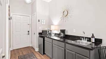 Coffee/tea maker, dining tables