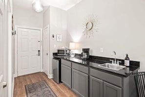 Coffee/tea maker, dining tables