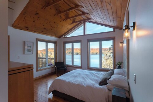 Rustic-Luxury Waterfront Cottage Getaway on Kennisis Lake Stunning Elevated View