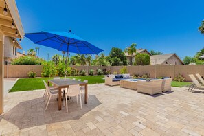 Outdoor dining - *Great Rates Available* | North Scottsdale Peaceful Paradise (Scottsdale)