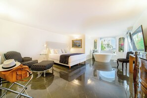 Safe på rommet, lydisolert, strykejern/-brett og wi-fi (inkludert)