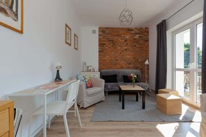 TV - Białobrzeska 34 Warsaw | Cosy Apartment Close to the Park (Warszawa)