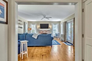 Smart TV, fireplace, offices