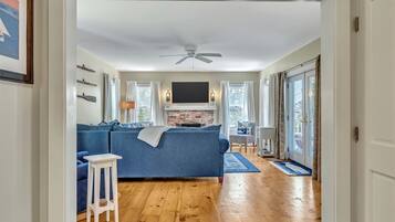 TV connectée, cheminée, espaces bureaux