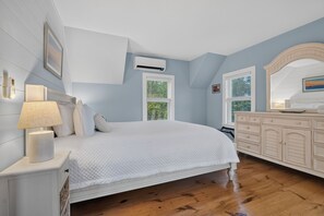 4 bedrooms, desk, iron/ironing board, free WiFi - Porchside | Boothbay Harbor - Walk to Everything! (Boothbay Harbor)