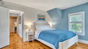 4 chambres, bureau, fer et planche Ă repasser, lit parapluie