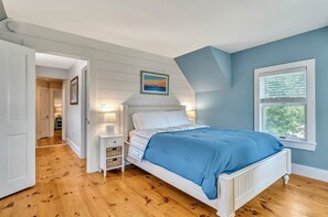 4 Schlafzimmer, Schreibtisch, Bügeleisen/Bügelbrett, Reisekinderbett