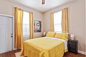 3 habitaciones, caja de seguridad en la habitación y escritorio 