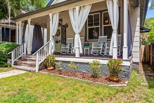 Exterior - “Historic 3BR Porch Home 5 Min to Downtown Jax & Jags Stadium Pet-Friendly (Jacksonville)