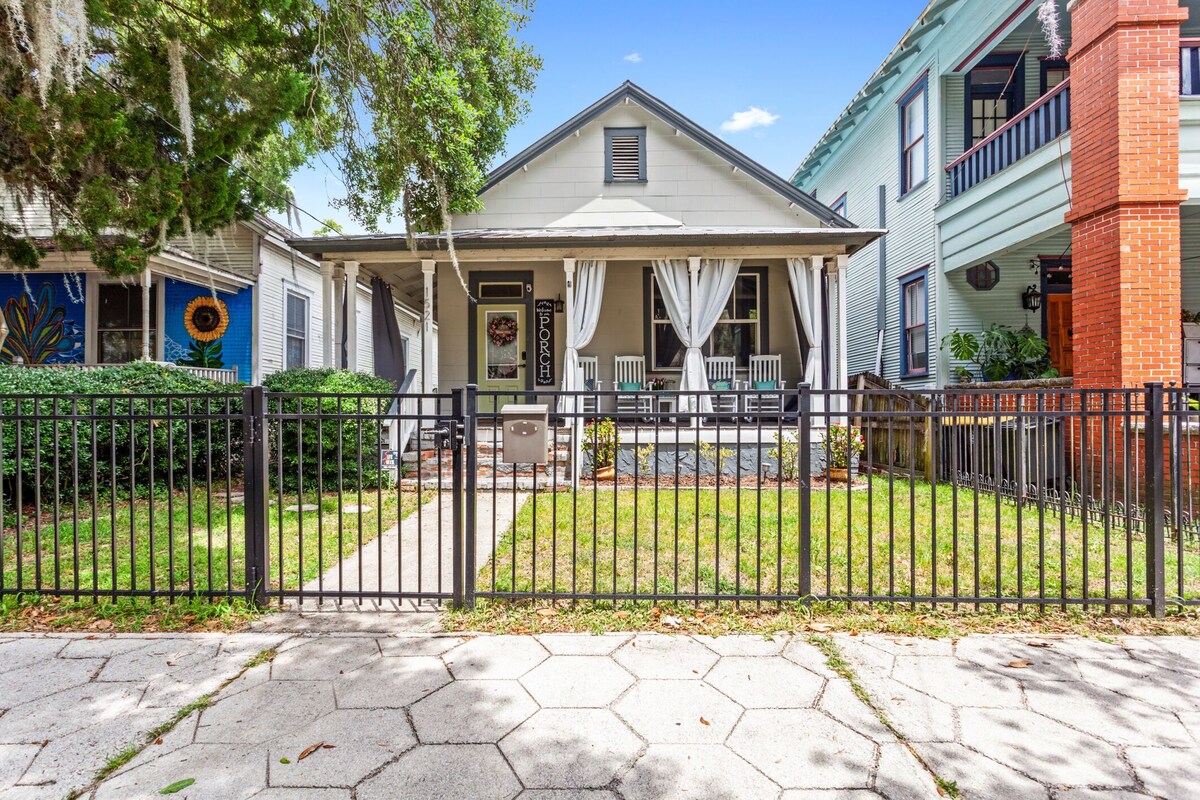 “Historic 3BR Porch Home 5 Min to Downtown Jax & Jags Stadium Pet-Friendly