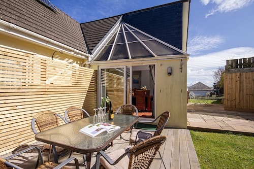 Orchard House, 5 Star Contemporary and Spacious Holidays in Wadebridge Cornwall.