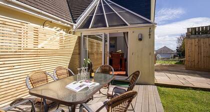 Orchard House, 5 Star Contemporary and Spacious Holidays in Wadebridge Cornwall.