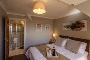 3 bedrooms, desk, iron/ironing board, travel cot - Orchard House, 5 Star Contemporary and Spacious Holidays in Wadebridge Cornwall. (Wadebridge)