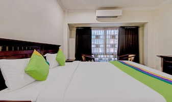 Standard Double Room | Desk, iron/ironing board