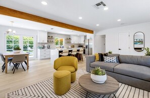 Smart TV, chimenea y tenis de mesa 