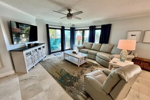 TV, table tennis - FREE FUN INCLUDED DAILY, beautiful Ocean Front 3rd floor condo with unbeatable views! (Saint Augustine)