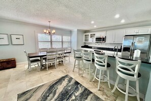 Fridge, microwave, oven - FREE FUN INCLUDED DAILY, beautiful Ocean Front 3rd floor condo with unbeatable views! (Saint Augustine)