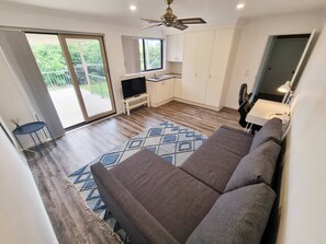 Smart TV - Horizon Hideaway - Panoramic views of Surf Beach (Surf Beach)