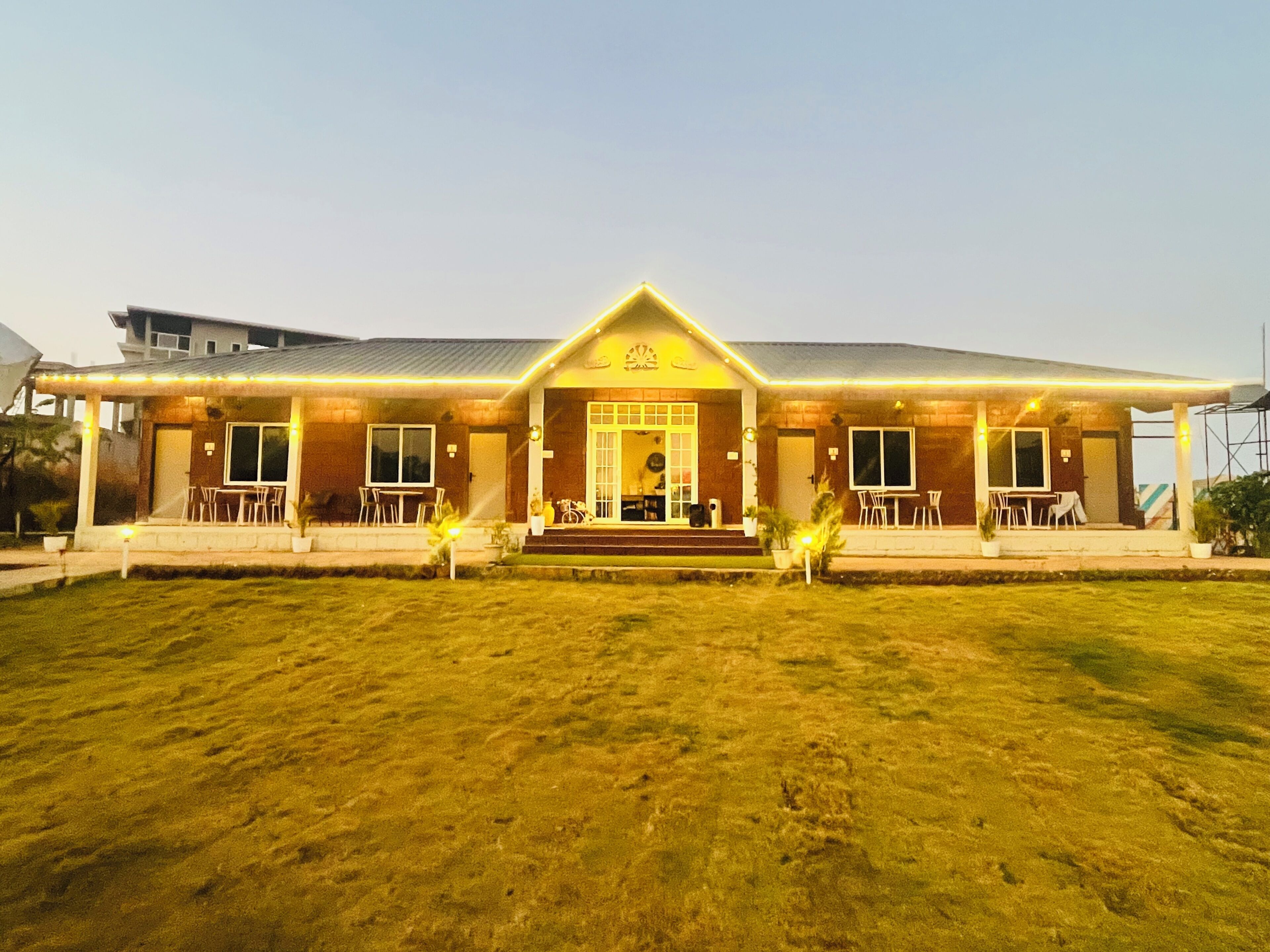 المنشأة من الخارج