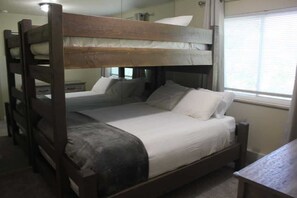 3 habitaciones, tabla de planchar con plancha, cuna de viaje y wifi 