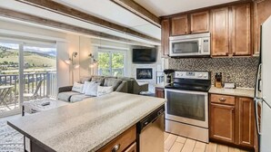 Coffee/tea maker, fridge, microwave, oven - Amazing Lake and Mountain Views! (Dillon)