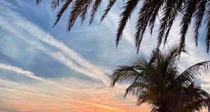 Waterfront Mid Century Cottage w/Pool and Spa- Close to beaches - Sleeps 9