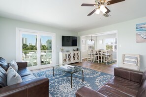 Smart TV, lettore DVD, libri