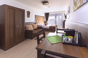 Habitación Deluxe doble | Ropa de cama de alta calidad, colchones viscoelásticos, minibar