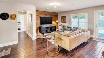 TV, videospill og kontorer