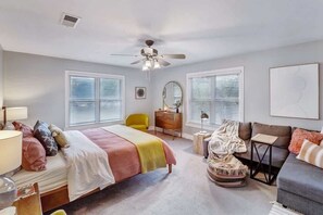 3 slaapkamers, een strijkplank/strijkijzer, reisbedje, wifi