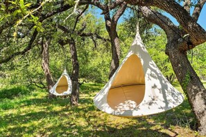 Property grounds - Dripping Springs Retreat with Pool and Fire Pit (Dripping Springs)