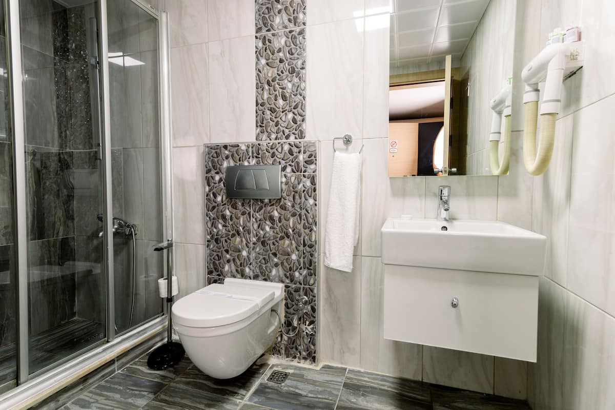 superior double room | bathroom | towels