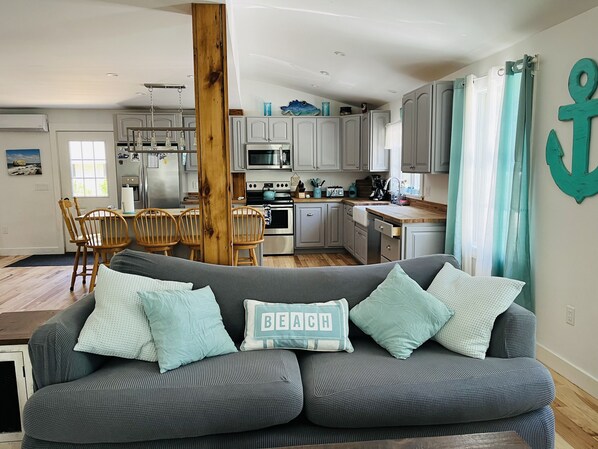 TV, books - Family home in West Tisbury (West Tisbury)